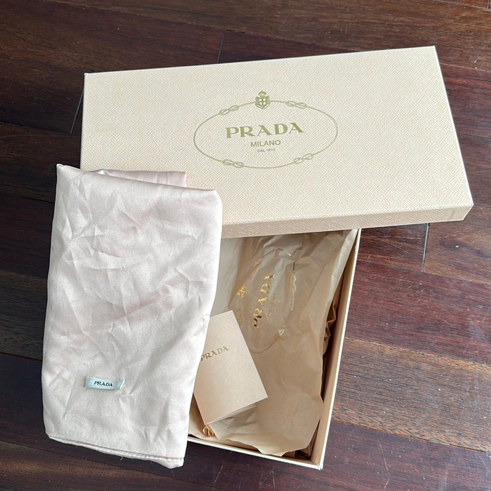Prada calf hair leopard loafers. Size 7.5. Excellent condition - Picture 2 of 4